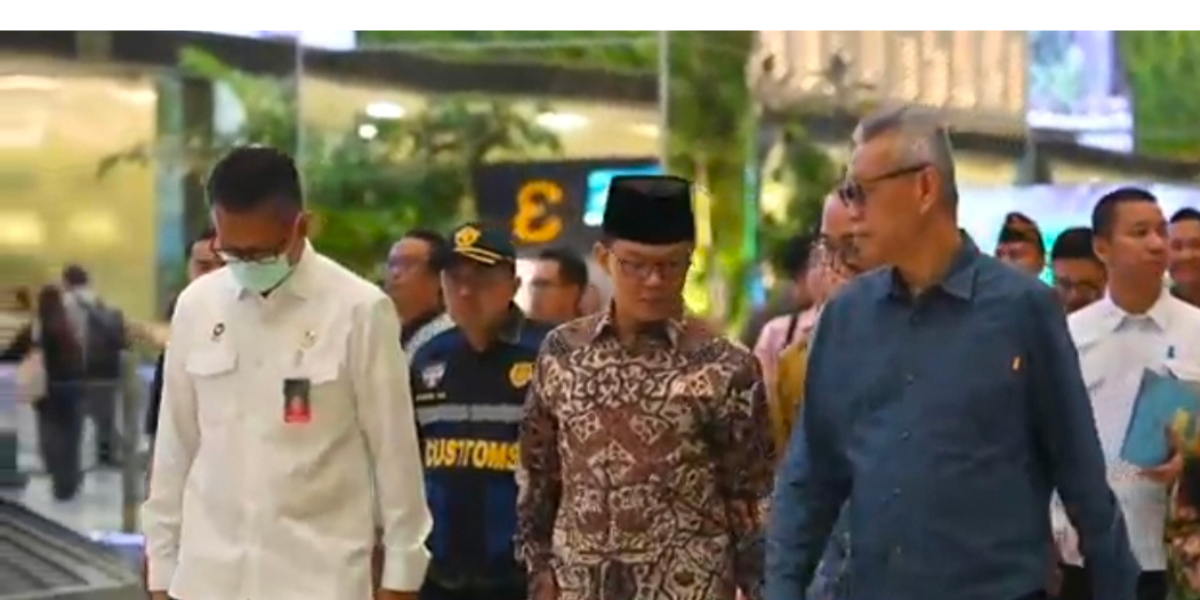 Kemlu: 32 WNI Berhasil Dievakuasi dari Iran, Sebagian Kini Sudah Tiba di Indonesia