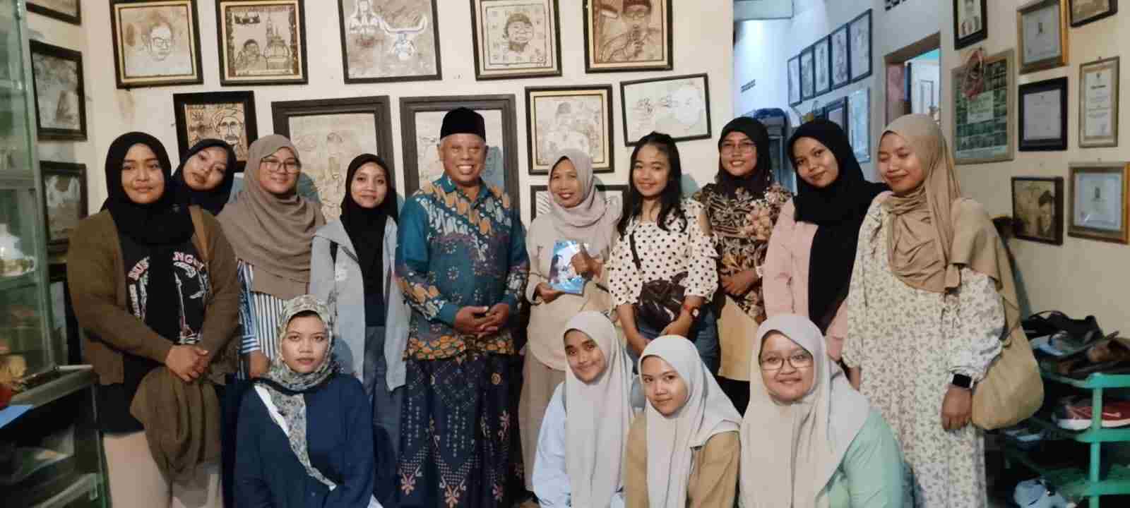 Judul: Kunjungan Yayasan Hijau Daun Mandiri di Galeri Lukisan Cekakik Indonesia _IMG_000000_00000053.jpg