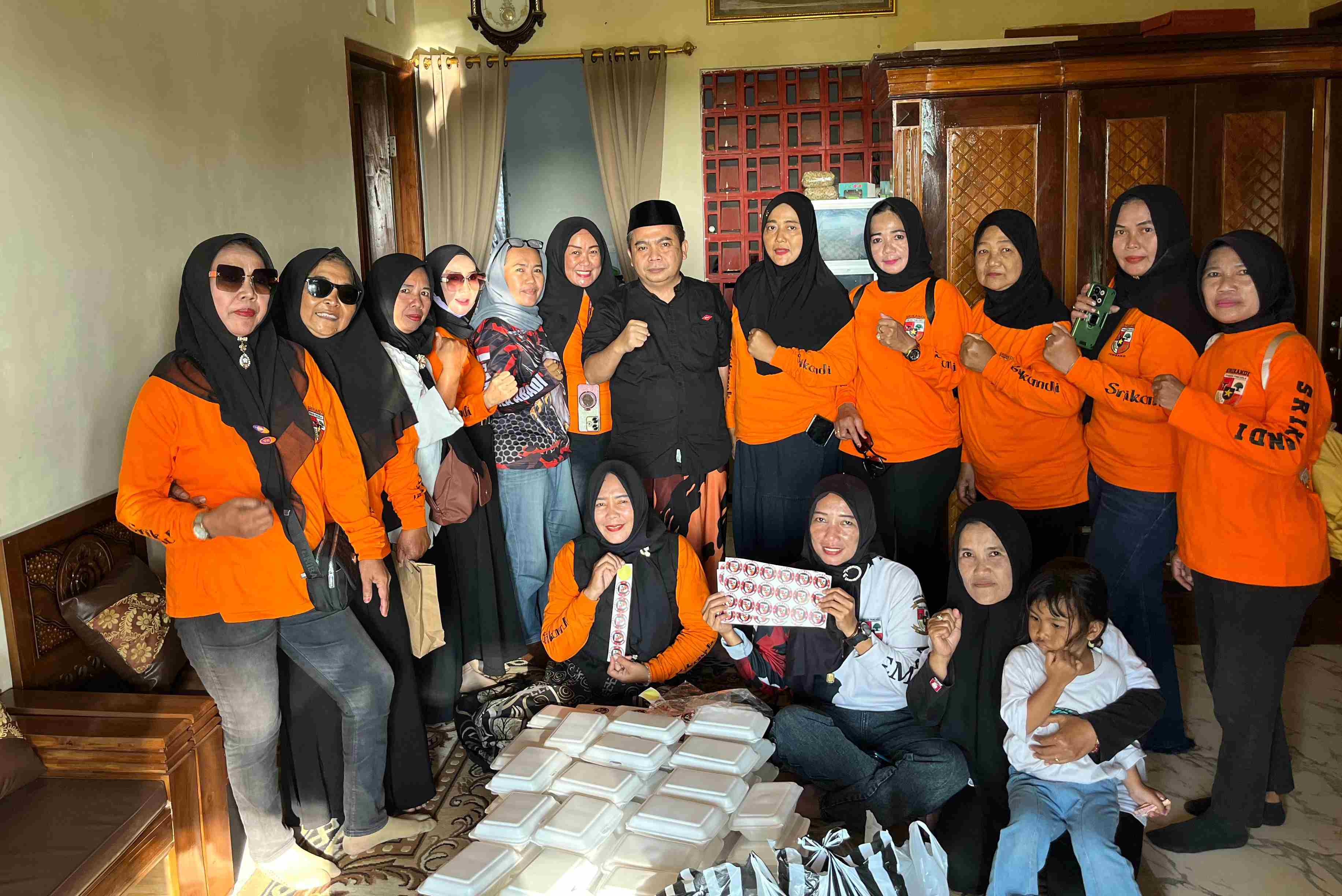 Srikandi Pwmuda Pancasila Bagi Takjil dan Iftar di Bandar Kedung Mulyo Jombang _IMG_000000_00000072.jpg