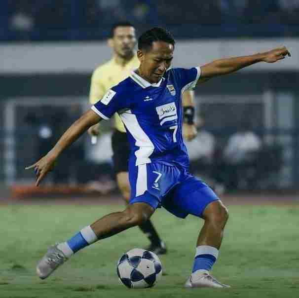 \"Menang di GBLA tapi Tersingkir Dramatis, Persib Bandung Gugur dari AFC Champions League Two\".