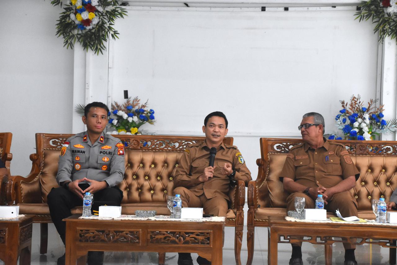 Wabup Sintang Minta Camat dan Kades Kumpulkan Data Miskin April 2026