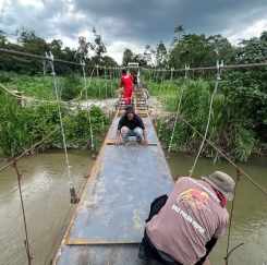 Brimob Polda Sulsel Terus Bangun Jembatan Gantung di Luwu Utara, Wujudkan Akses Aman bagi Warga Desa FB_IMG_1771483012567.jpg